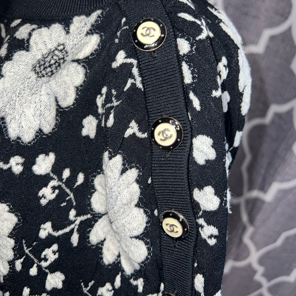 Chanel sweater from 2014 Resort Collection - Picture 5 of 12